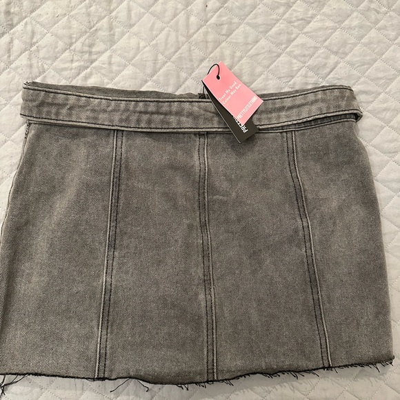 PRETTYLITTLETHING Petite Grey Distressed Button Front Denim Micro Mini Skirt - Picture 6 of 8